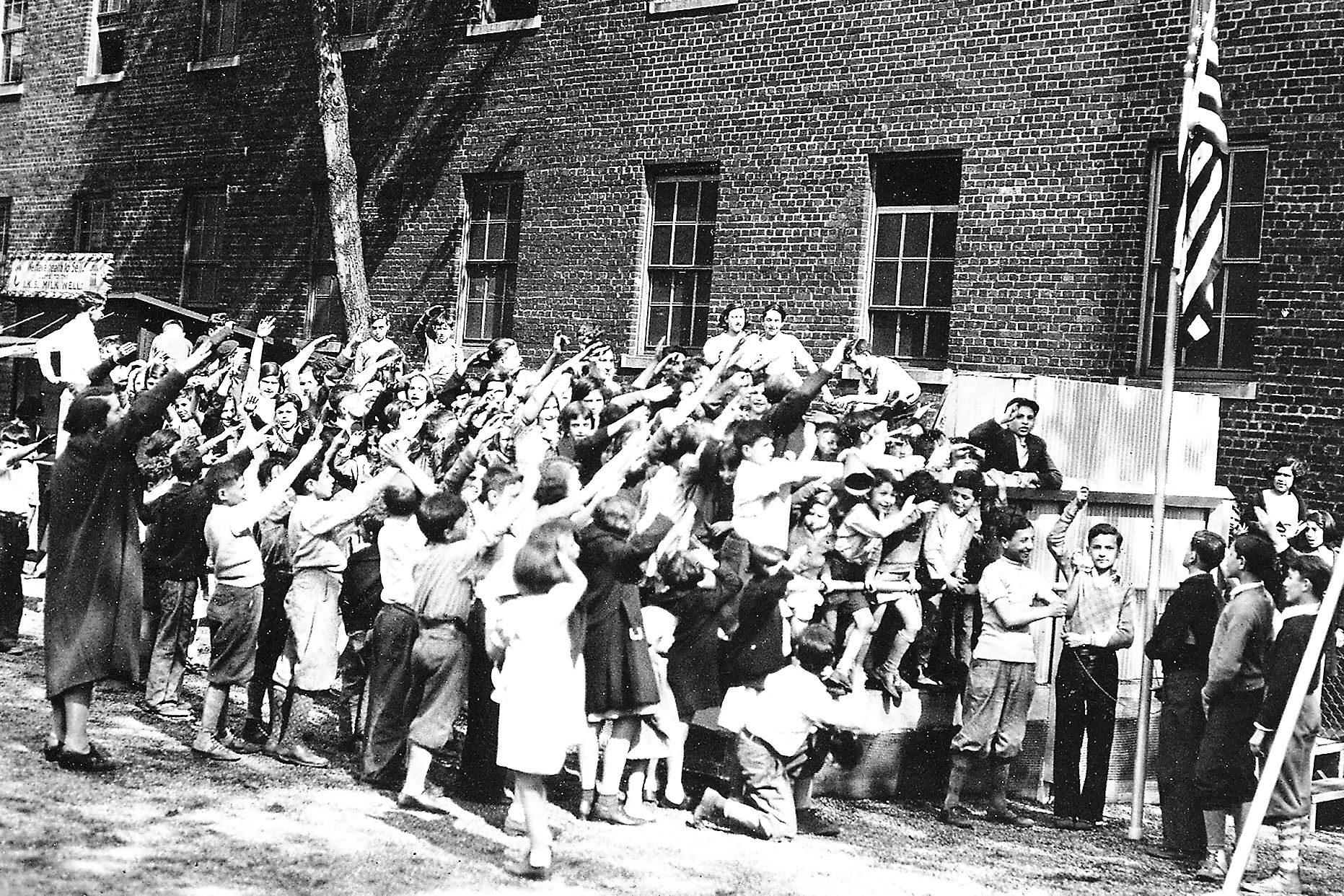 children-salutes-flag-Kaufmann-Settlement-1934